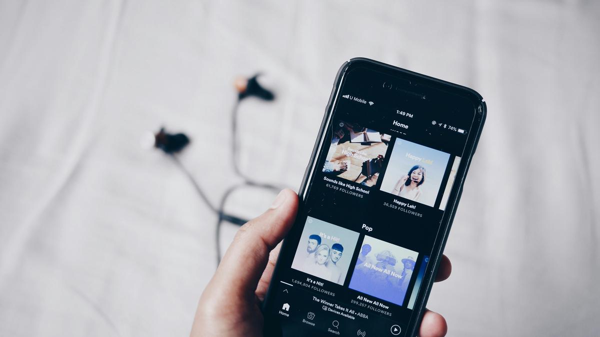 Kebiasaan Membuat Playlist Musik Menurut Psikologis, Tak Sekadar Hiburan tetapi Cerminan Kepribadian
