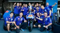 Perayaan pembalap Movistar Yamaha, Maverick Vinales usai merebut podium ketiga MotoGP Thailand 2018. (Twitter/Yamaha MotoGP)