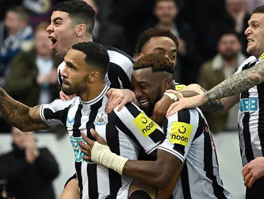 Sejak diakuisisi oleh Konsorsium Arab Saudi pada Oktober 2021, Newcastle United menjelma menjadi tim kaya raya dengan kemampuan finansial selangit hingga mampu mendatangkan pemain-pemian bekualitas hingga mampu bersaing di papan atas Liga Inggris musim 2022/2023. Dari deretan pemain mahal yang dimiliki The Magpies, beberapa di antaranya berasal dari para pemain lokal Inggris. Seperti 5 pemain Inggris berikut dengan nilai pasar tertinggi dalam skuad Newcastle United pada musim 2022/2023. (AFP/Oli Scarff)