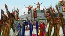 Sejumlah pemain melakukan adegannya dalam Festival Inti Raymi di kompleks benteng Sacsahuaman, Peru (24/6). Acara ini untuk merayakan Tahun Baru Inca dan titik balik matahari pada musim dingin. (AFP Photo/Cris Bouronce)