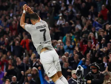 Penyerang Juventus, Cristiano Ronaldo berselebrasi usai mencetak gol ke gawang Udinese pada lanjutan Liga Serie A Italia di Stadion Dacia Arena (6/10). Juventus menang 2-0 atas Udinese dan Ronaldo mencetak satu gol menit ke-37. (AP Photo/Antonio Calanni)