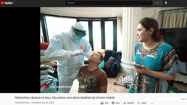 Petugas medis mendatangi rumah keluarga Anang Hermansyah dan Ashanty untuk melakukan tes PCR dan swab. (tangkapan layar YouTube/ The Hermansyah A6)