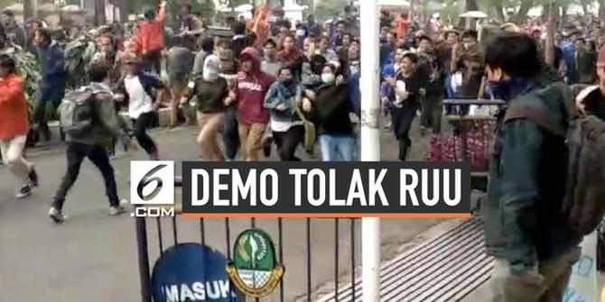 VIDEO: Demo Mahasiswa di Bandung Ricuh
