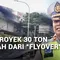 Ngeri! Besi Proyek 30 Ton Tumpah dari Flyover Tomang Usai Kecelakaan