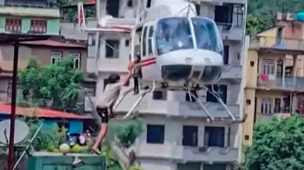 Tim SAR Berpacu Evakuasi Korban Banjir Bandang Nepal