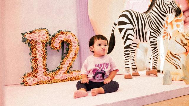 6 Potret Ulang Tahun Ameena yang ke-1 Tahun, Dirayakan Meriah Bareng Anak Yatim