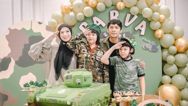 6 Potret Keluarga Kecil Donita dan Adi Nugroho,