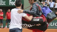 Federer Geram Ditodong Selfie Penggemar