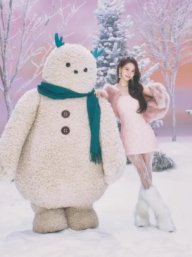 Bak Barbie Musim Dingin, Yoona SNSD Balik ke Mode Idol dengan Gaya Feminin Serba Pink