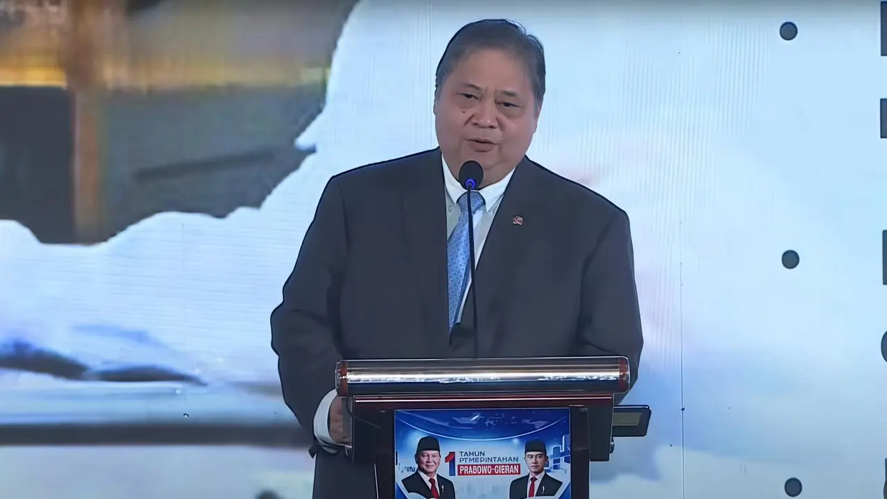 Menteri Koordinator Bidang Perekonomian, Airlangga Hartarto dalam sambutannya di acara 1 Tahun Pemerintahan Prabowo-Gibran, di Jakarta, Kamis (16/10/2025).