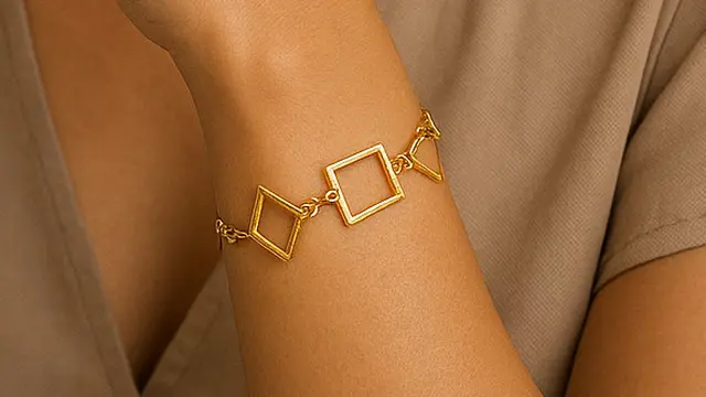 Gelang Emas Rantai Kepang (Image by ChatGPT)