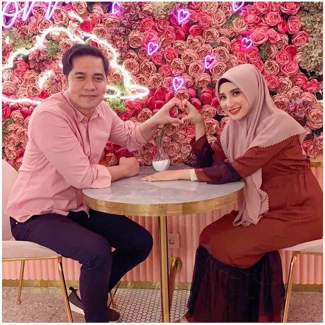 6 Potret Ricky Perdana dan Istri, Ungkap Kondisi Anak Usai Jatuh dari Lantai 2
