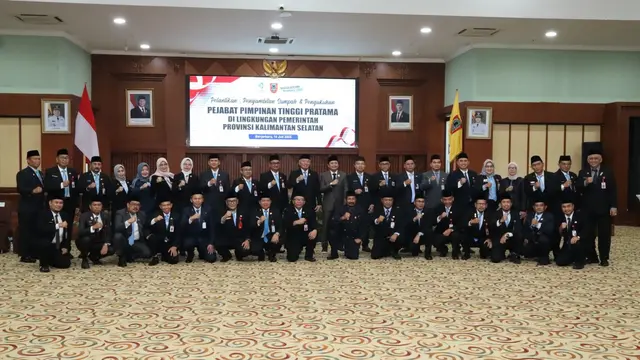 Pelantikan Sekdaprov dan 18 Pejabat Tinggi Kalsel, Gubernur Muhidin Tekankan Integritas dan Kinerja Maksimal