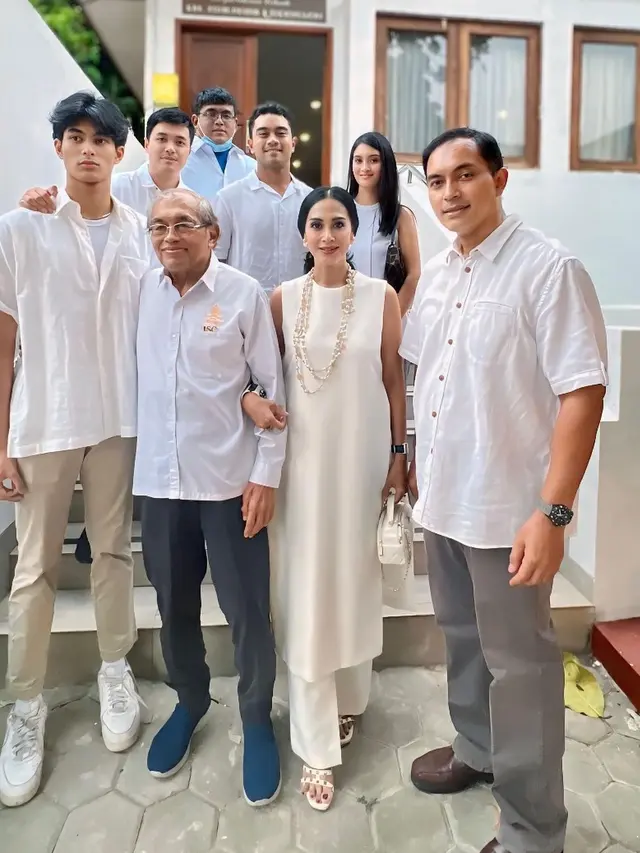 Potret perayaan ulang tahun ke-84 Ayah Diah Permatasari (Sumber: Instagram/@dps_diahpermatasari)