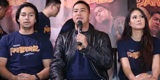 Pandji Pragiwaksono kembali menghiasi dunia perfilman tanah air. Tak seperti biasanya yang hanya sebagai pemain, di film Partikelir ini Pandji merasa senang lantaran bisa mewujudkan mimpinya. (Nurwahyunan/Bintang.com)