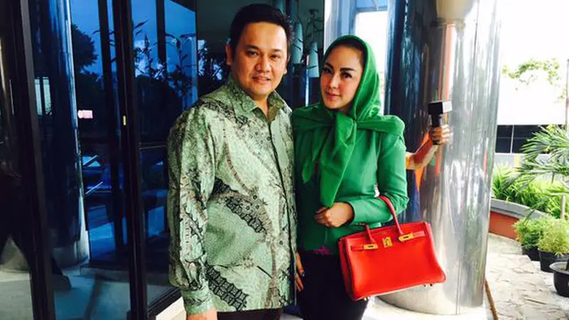 Regina dan Farhat Abbas 