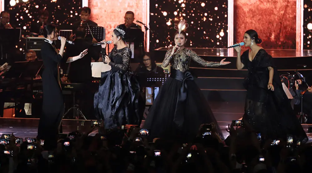 Rossa dan para diva bawakan OST Ayat-Ayat Cinta (Deki Prayoga/Bintang.com)