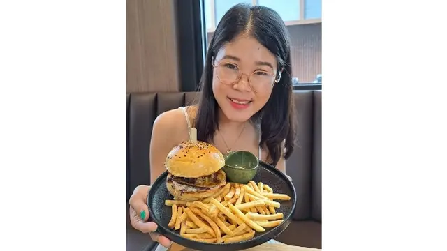 Influencer di Kota Batam Katthy Kitajima.