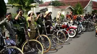 Rayakan Hari Pahlawan, polisi ajak masyarakat Indonesia untuk mengheningkan cipta di jalan protokol.