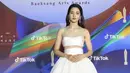 <p>Raih penghargaan Popularity Awards dan Best Actress Baeksang Arts Awards 2022, Kim Tae Ri tampil begitu menawan dalam balutan Brandon Maxwell Dress Spring 2020 Collection. (Instagram/kimtaerionly).</p>