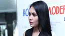 Kartika Putri selalu menyempatkan diri untuk jalan-jalan dengan buah hati yang diadopsinya  itu. Tanpa rasa malu ia mengenalkan ke semua orang bahwa baby Juna adalah anaknya. (Galih W. Satria/Bintang.com)