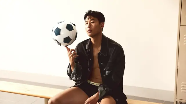 Calvin Klein memilih kapten Tim Sepak Bola Nasional Korea, Son Heung Min, sebagai Brand Ambasador Korea.