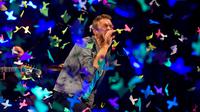 Ekspresi vokalis band Coldplay, Chris Martin saat tampil dalam konser tur Eropa pertama mereka di arena adu banteng Las Ventas di Madrid, Spanyol pada tanggal 26 Oktober 2011. (AP Photo/Paul White)