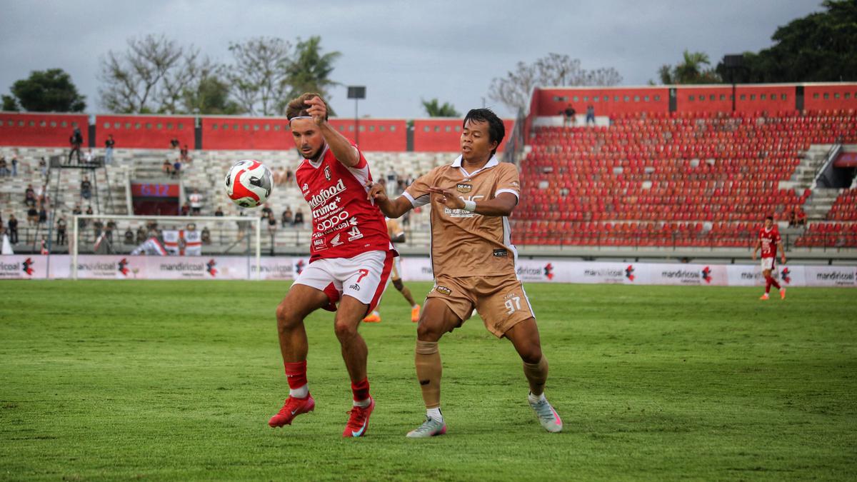 BRI Super League: Johnny Jansen Berang Bali United Ditahan Dewa United di Kandang Sendiri