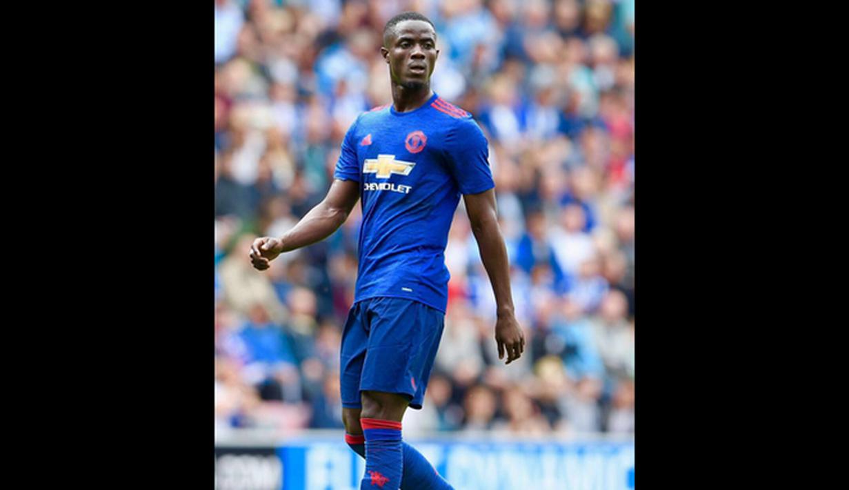 Pemain baru MU, Eric Bailly, saat melawan Wigan Athletic dalam laga persahabatan di Stadion DW, Wigan, (16/7/2016). (Bola.com/Twitter/ManUtd)