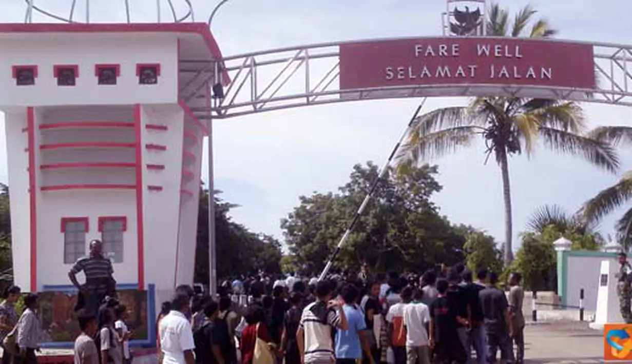 Citizen6, NTT: Para anggota De Colores ketika memasuki wilayah pintu perbatasan RI - Timor Leste. (Pengirim: Fransiskus Pongky Seran)