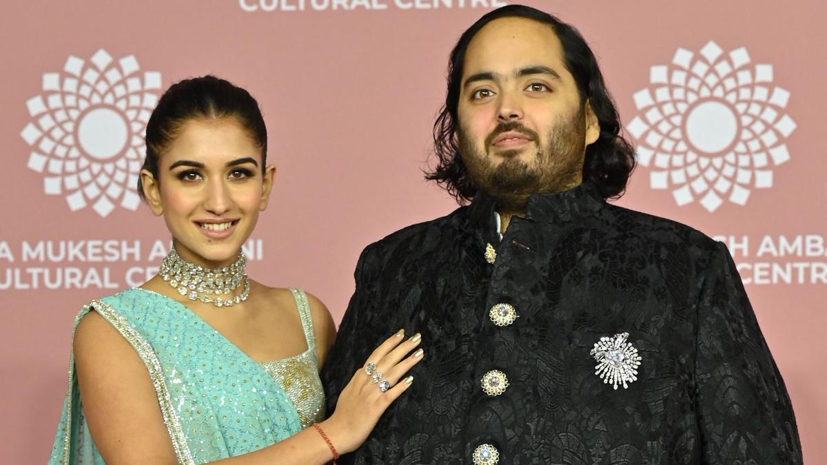 Anant Ambani's Wealth, son of an Indian billionaire, throws a luxurious pre-wedding party and invites Rihanna