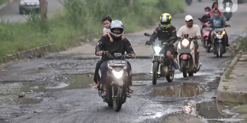 Jalan Pemda Cibinong yang Rusak