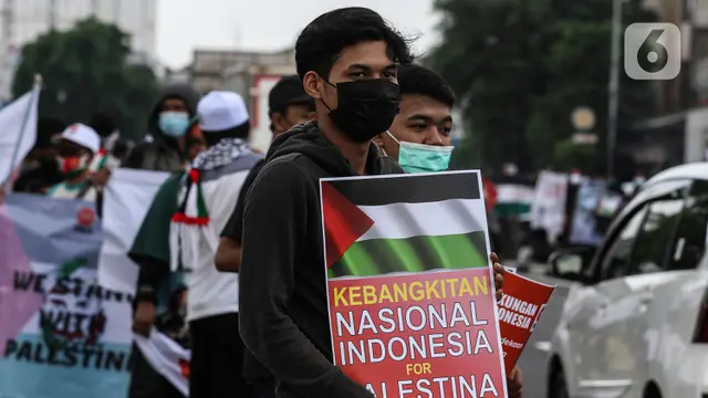 Massa Gelar Aksi Solidaritas Palestina di Jalan Basuki Rahmat