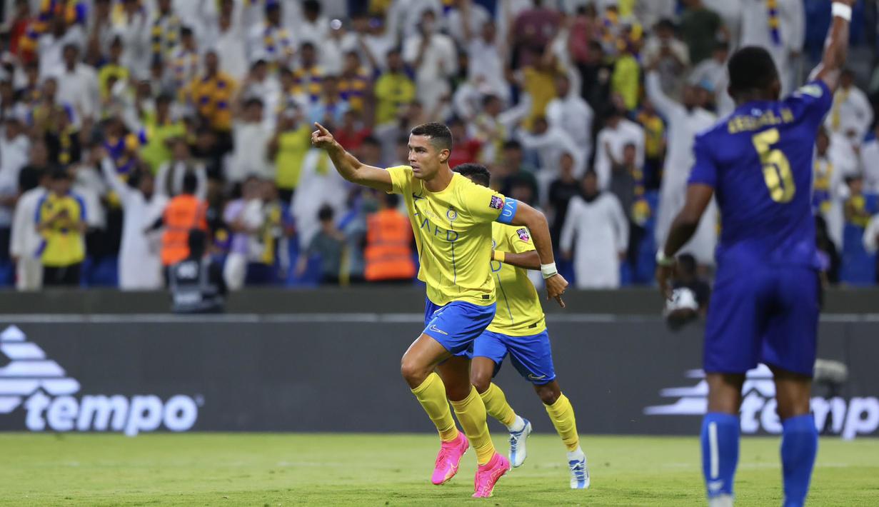 Pemain Al Nassr, Cristiano Ronaldo, melakukan selebrasi setelah mencetak gol ke gawang US Monastir pada laga kedua Grup C Liga Champions Arab 2023 di King Fahd Stadium, Taif, Selasa (1/8/2023). (twitter/al nassr)