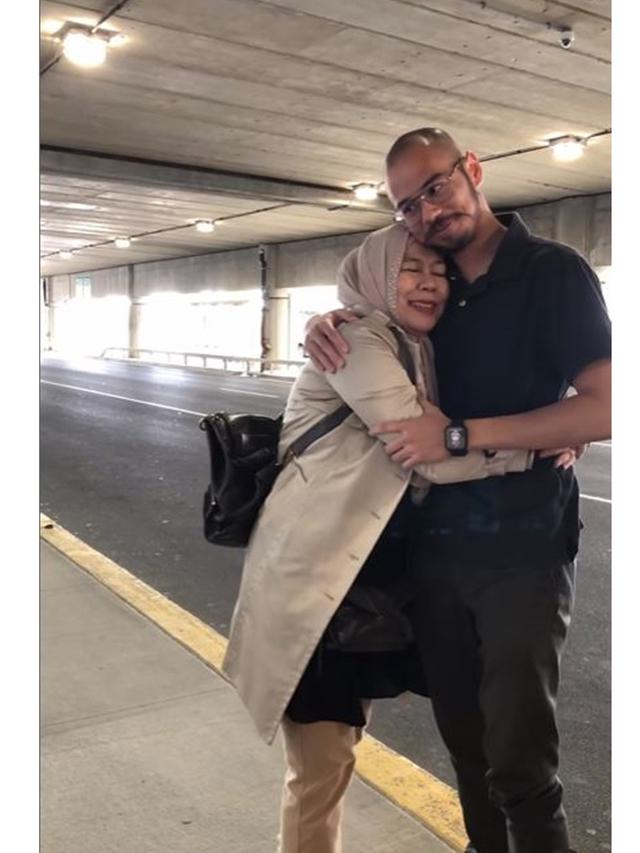 Genap 62 Tahun, Ini 6 Momen Dewi Yull Dapat Kado Membanggakan dari Anak di Amerika