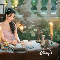 Outfit Shin Min Ah berperan jadi permaisuri di THE REMARRIED EMPRES. (Disney+)