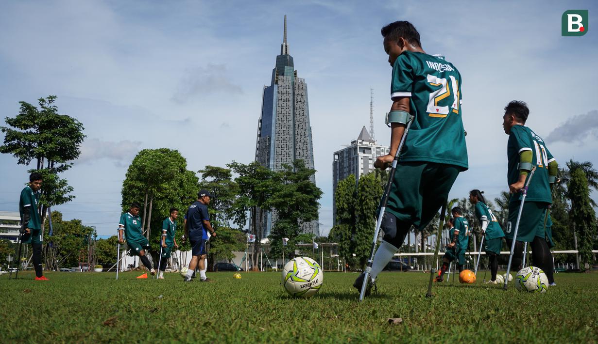 Saat ini Garuda INAF telah diakui sebagai anggota dari badan induk sepakbola amputasi dunia WAFF (World Amputee Football Federation) yang kedudukannya setingkat dengan FIFA dan IPC (International Paralimpic Commite). (Bola.com/Bagaskara Lazuardi)