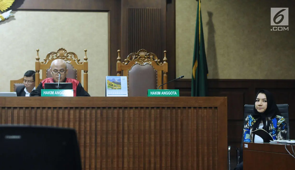 Bupati nonaktif Kutai Kartanegara, Rita Widyasari saat mengikuti sidang lanjutan dugaan suap pemberian izin lokasi perkebunan kelapa sawit di Pengadilan Tipikor, Jakarta, Rabu (21/2). Sidang mendengar keterangan saksi. (Liputan6.com/Helmi Fithriansyah)