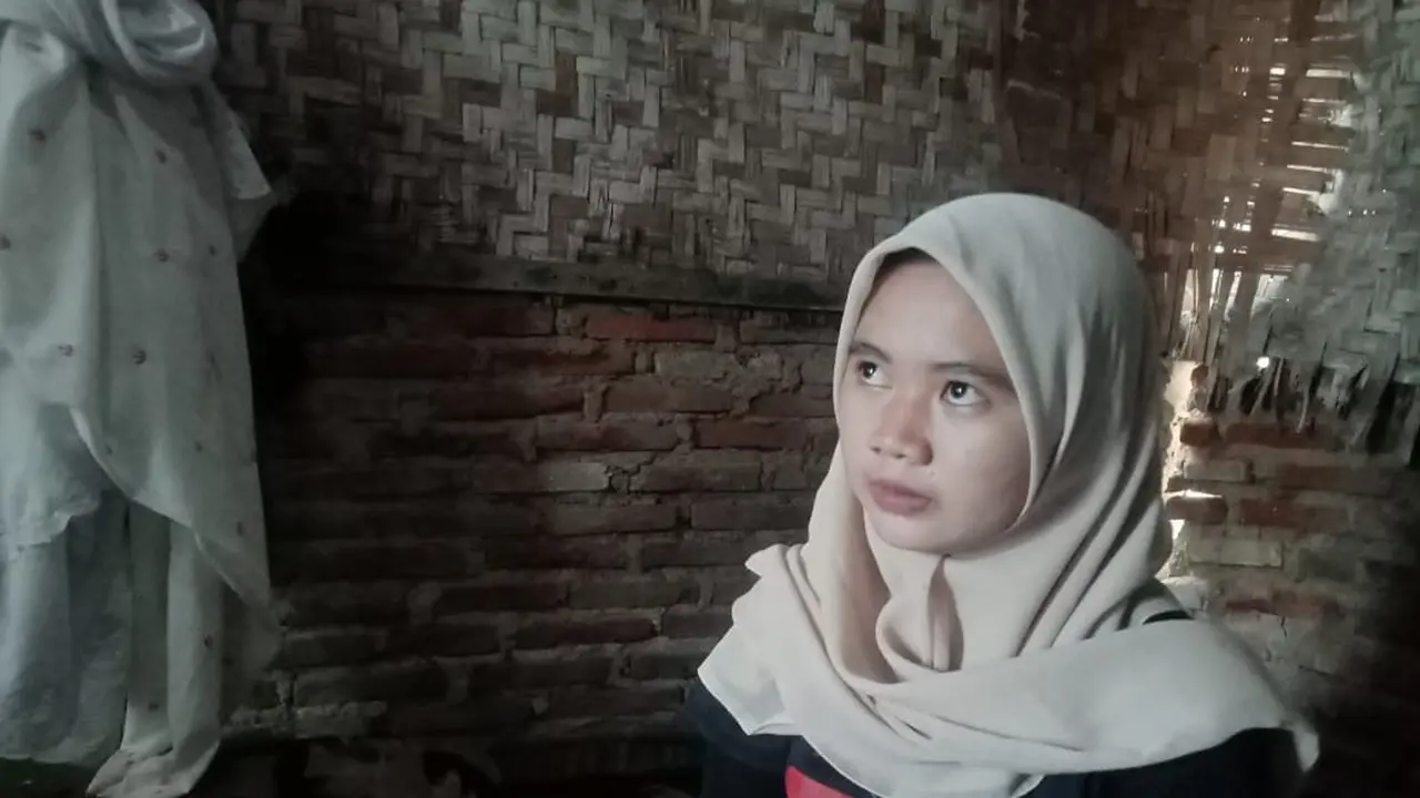 Ine Widianti, lulusan SMK di Karawang yang ijazahnya ditahan lantaran belum lunas bayar sekolah. (Foto: Liputan6.com/Abramena)