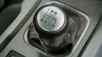 5 Alasan Pria Memilih Mobil Manual Dibanding Matik
