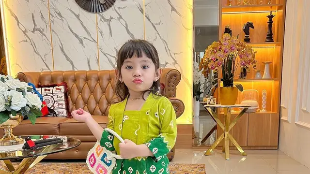 Inspirasi baju lebaran untuk anak (credit: instagram/abellyc)