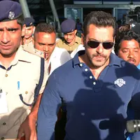 Salman Khan divonis 5 tahun penjara atas kasus tabrak lari di tahun 2002 (via theguardian.com)