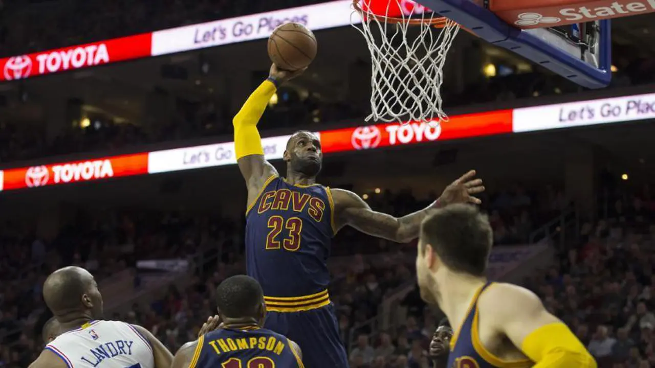 LeBron James Bantu Cavaliers Kalahkan Sixers (Reuters)