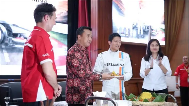 Syukuran Rio Haryanto Jelang Debut F1