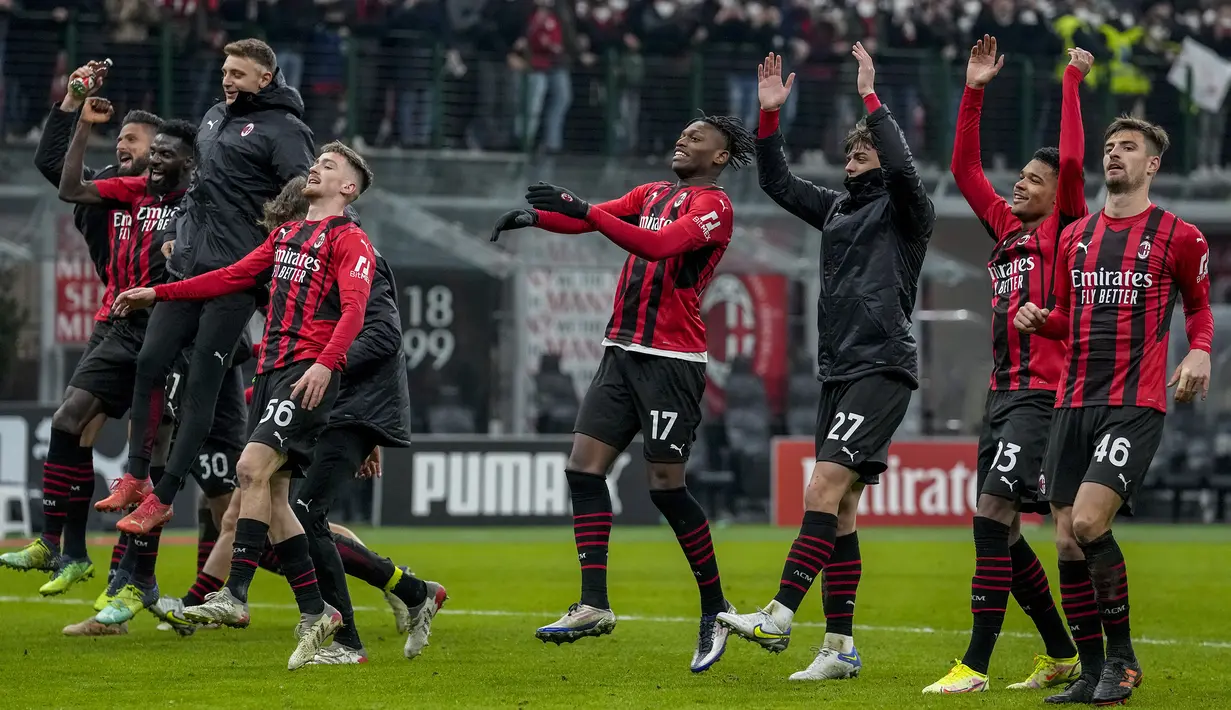 Hingga laga usai, skor 3-1 untuk kemenangan AC Mian tetap bertahan dan meloloskan Rossoneri ke babak perempatfinal Coppa Italia 2021/2022. (AP/Antonio Calanni)