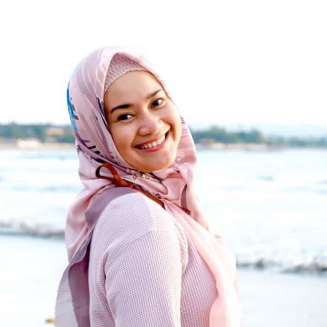 6 Potret Ikke Nurjanah Awet Muda di Usia 48 Tahun, Rayakan Ultah Bareng Suami