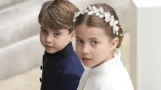 Pangeran Louis dan Putri Charlotte, tiba untuk Penobatan Raja Charles III di London, Sabtu (6/5/2023). (Dan Charity/pool photo via AP)