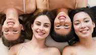 ilustrasi empat orang perempuan tersenyum dengan skintype yang berbeda-beda/copyright&nbsp;freepik.com/ freepik
