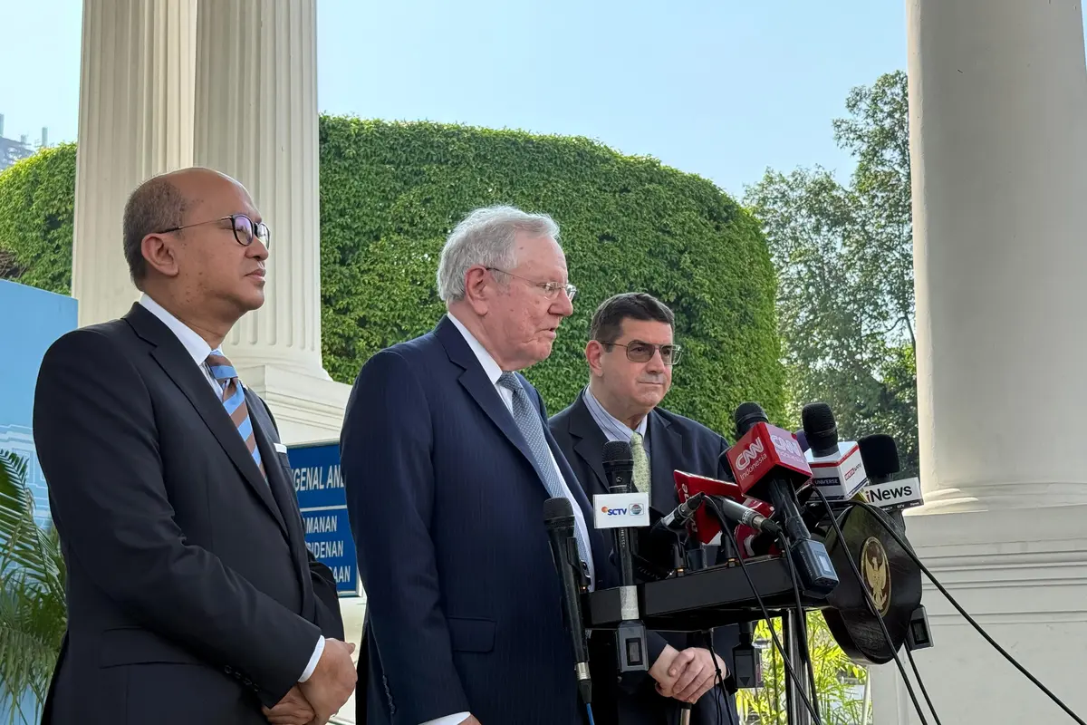 Chairman & Editor-in-Chief Forbes Media, Steve Forbes, usai bertemu Presiden Prabowo Subianto di Istana Merdeka Jakarta, Rabu (23/7/2025). (Liputan6.com/Lizsa Egeham)