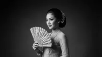 7 Kumpulan Prompt Gemini AI Foto Pakai Kebaya dan Sanggul, Estetika Tradisional yang Menawan (foto:GeminiAI)